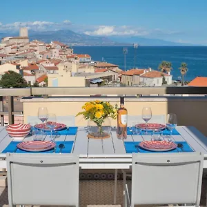 High Standing With Incredible Old And Sea Views Appartement Antibes